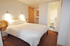 Hotel Rosemount 4 bedroom2